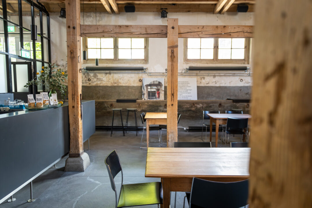 Bar im Stall Chris Iseli