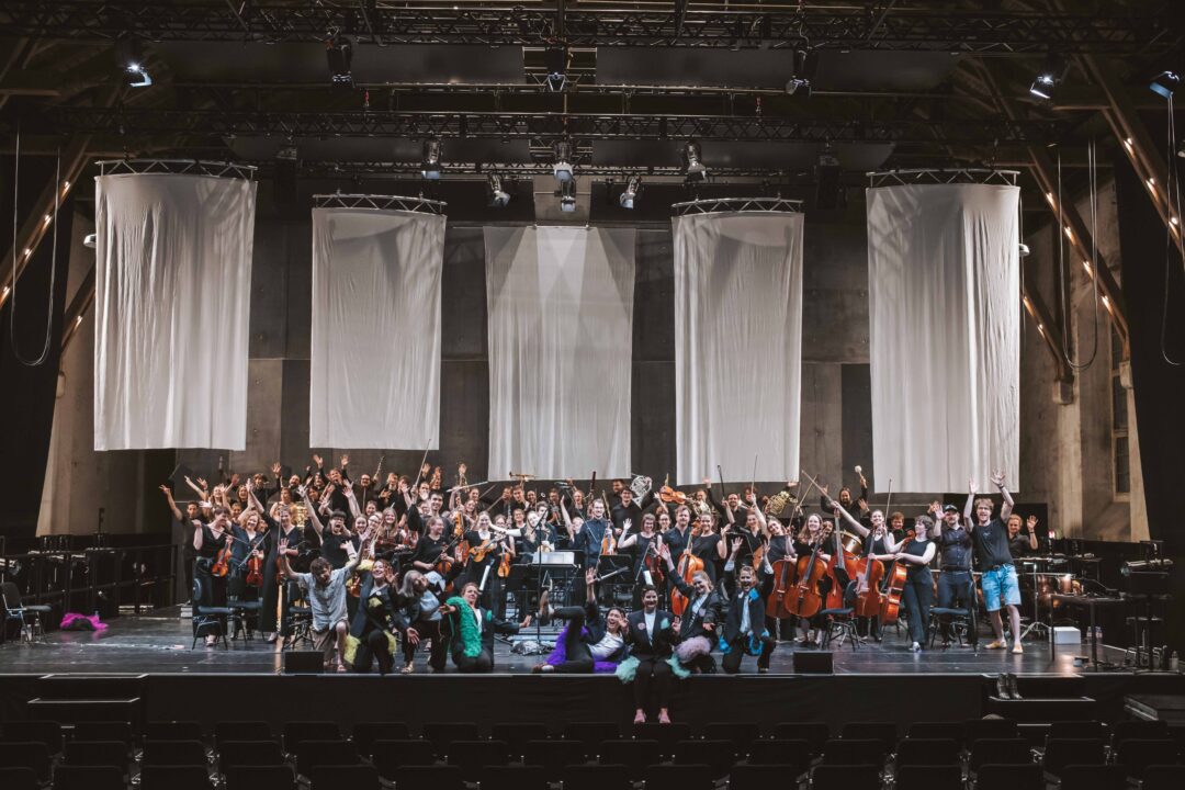 ...und dann setzt das Orchester ein