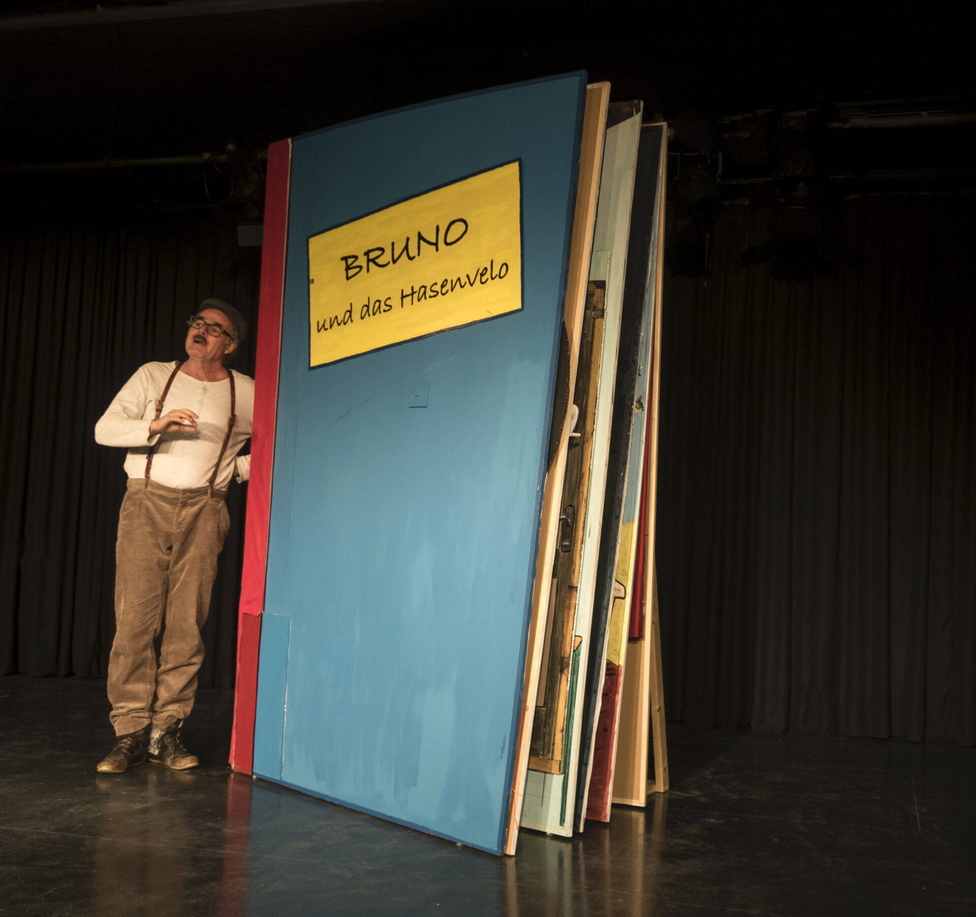 Bruno und das hasenvelo1 Foto Nesa Gschwend