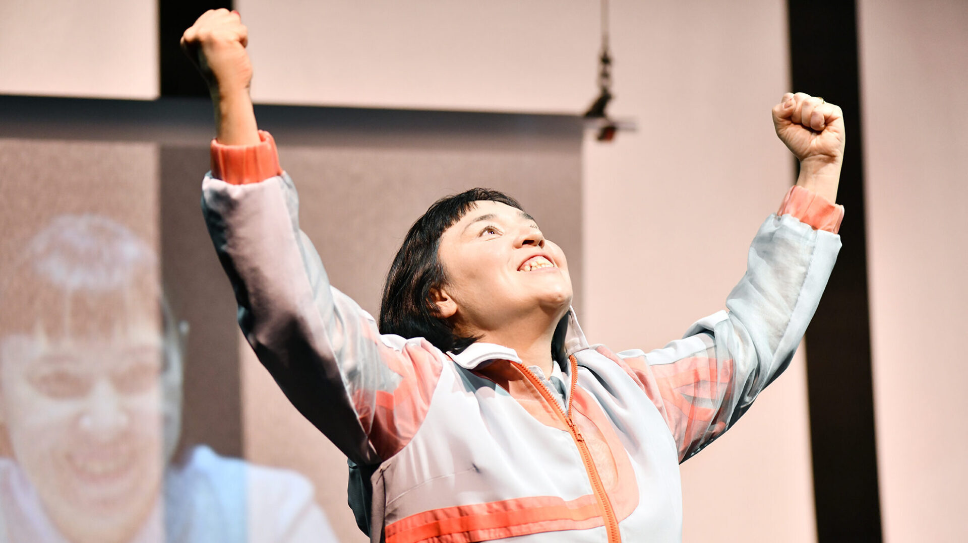 Zarina tadjibaeva neutralisiert by zoe aubry lowres 3 origin