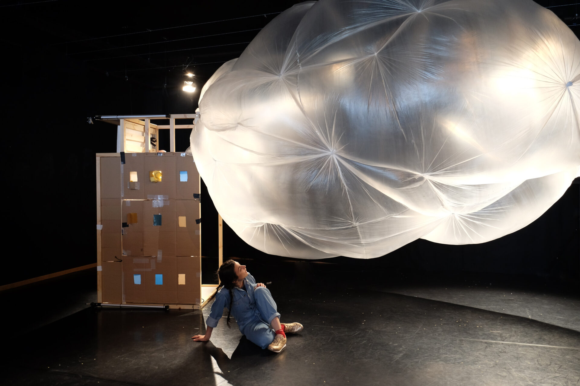 Buehne Aarau Wolke © Lowtech Magic